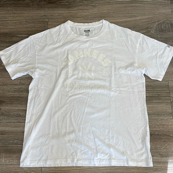 Women’s oversized tonal New York Yankees Tee Shirt - Picture 1 of 3